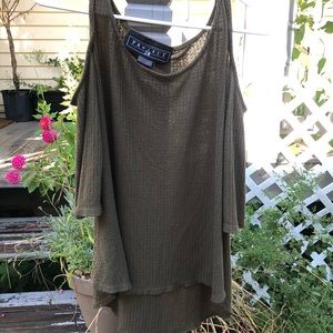 Open shoulder comfy top